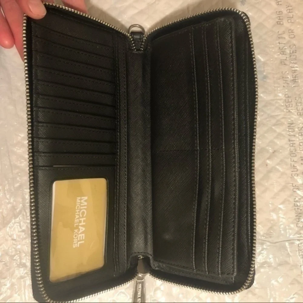 Michael kors signature clutch wallet